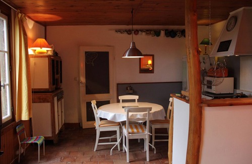 Bergerac House | Detached house in "plain" countryside and "plain" foot colors and fantasies .