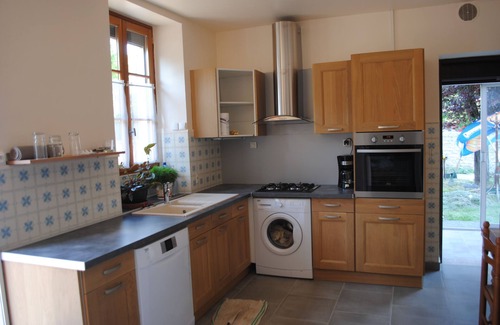 Accolay House | Detached house with garden