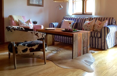 Wackersberg House | Detached vacation home with beautiful garden & mountain views, above Bad Tölz