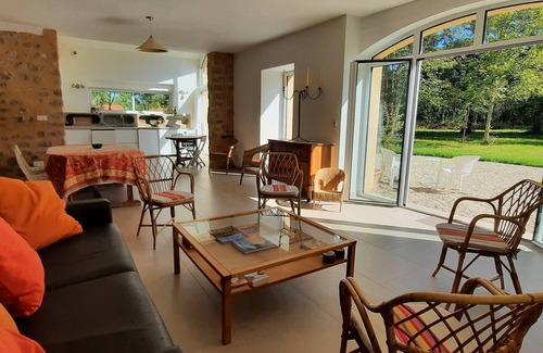 La Roche-en-Brenil House | Detached village house with large enclosed garden