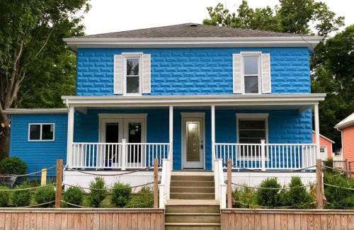 Manitou Beach Hotel | Devil's Lake Inn and Devil's Lake Inn Too