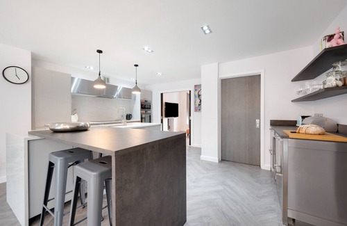 Mumbles House | Devon Place - Three Bedroom House, Sleeps 6