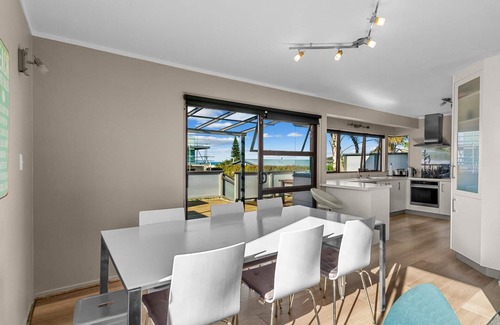 Mangawhai Heads House | Devon St - Renovated holiday home in handy location to estuary, shops, MAZ, golf course and more