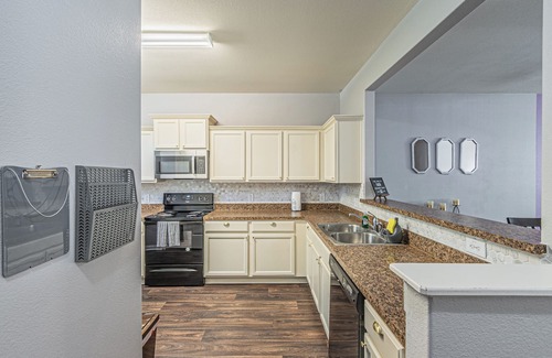 Dallas House | DFW Perfect Home with Garage Parking, Gated Yard,Business Amenities,Arcade game!