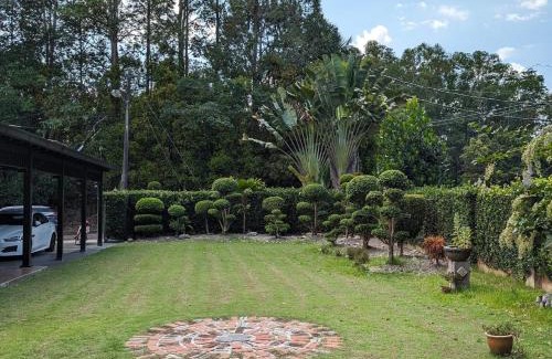 Kluang House | D’Garden Cottage with big field