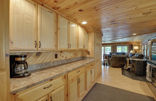Tustin Cabin | Diamond Lake Waterfront Cabin w/Deck + Dock!