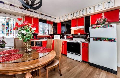 Knight Bed & Breakfast | Diana's Luxury Bed and Breakfast