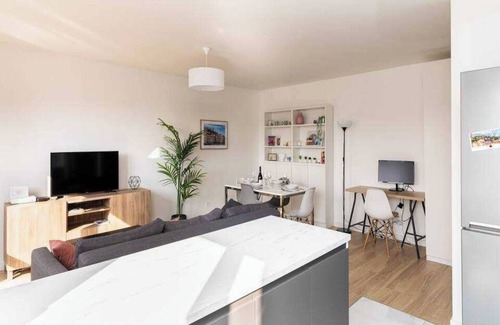 Yves Farge - Le Fleuve Apartment | Dify Bollier - Quartier Gerland