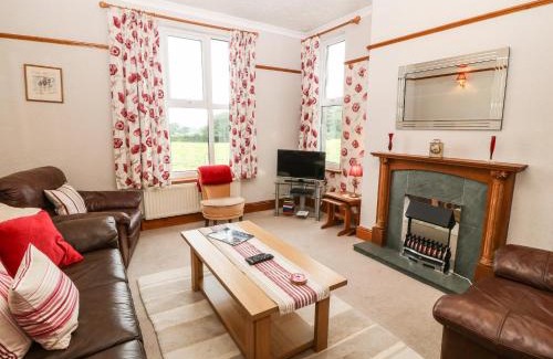 Dinas House | Dinas Farmhouse Annex