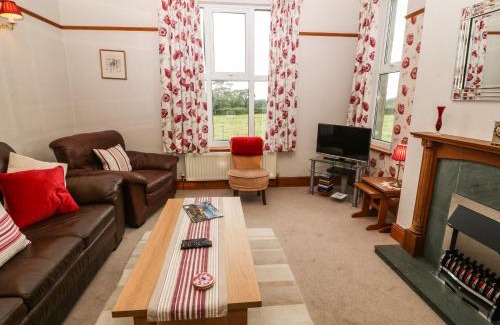 Dinas House | Dinas Farmhouse Annex