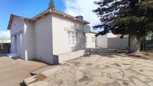 Omaheke House | Dinas House Self-Catering