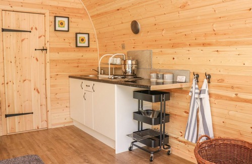 Craswall Cottage | DINGLE DEN, pet friendly, with open fire in Craswall