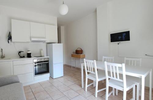 Magreglio Apartment | Dinky's apartment with a balcony overlooking the woods