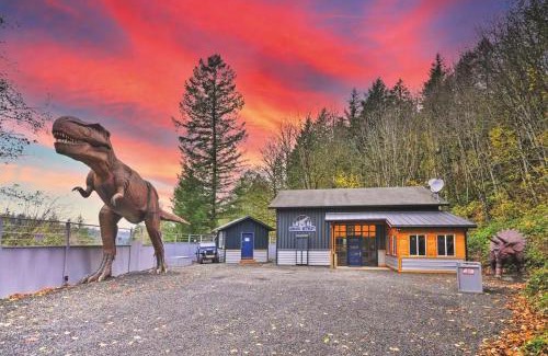 Washougal House | Dinosaur-Themed Retreat - Unique Family Adventure