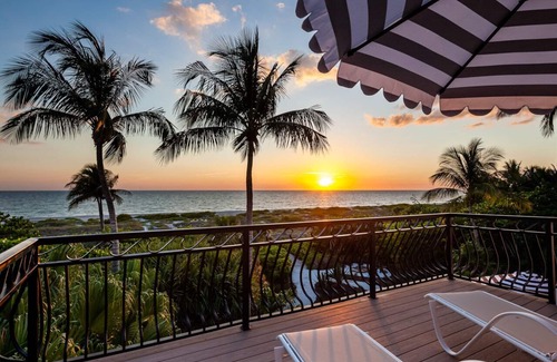 Captiva House | Direct Beachfront Villa Sea Palms Estate Captiva Island sleeps up to 30 Pool+Spa