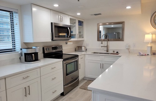Daytona Beach Shores Condo | DIRECT DELUXE OCEANFRONT Pool, jacuzzi right beside Crabby Joe's PierRest & bar