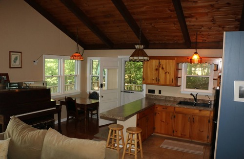 Wakefield House | DIRECT Lake Waterfront - Peace and quiet; dog friendly!