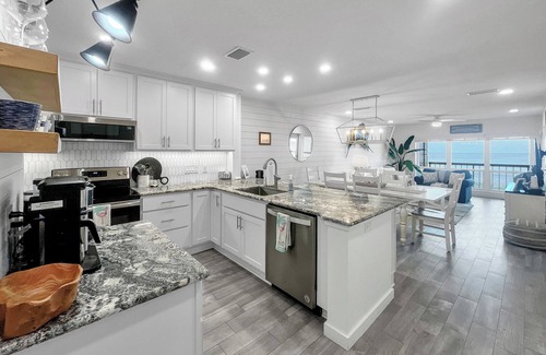 Vilano Beach Condo | DIRECT Oceanfront, FULLY-UPDATED 2BR/2BA, Vilano Bch, 7 mins to downtown St.Aug!