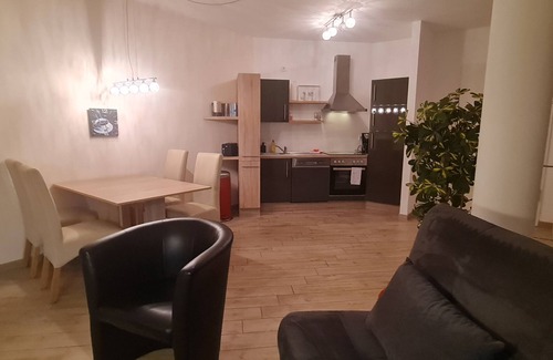 Mitte-Sud Apartment | Direct view of the New Harbor, the marina and the Kaiser Harbor