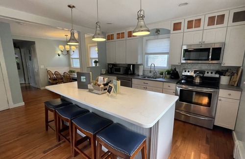 Danbury House | Direct Waterfront Home~Panoramic Views & Hot Tub on Candlewood Lake~Aug Discount