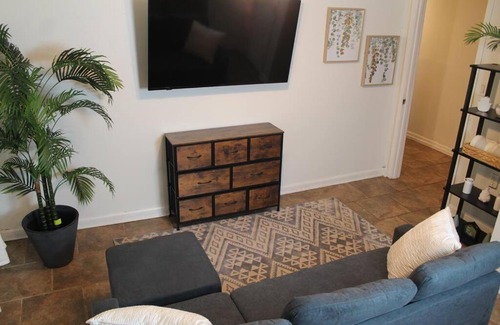 Fondren Apartment | Discounted Cozy Home with Modern Amenities