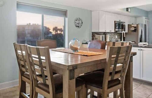 East End House | Discounted end of summer rates Pool BEACHFRONT Sleeps 8