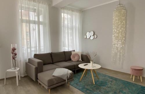 Eisenach Apartment | discovAIR - Modern & Zentral, INKLUSIVE Parkplatz & Kaffee bis zu 2 Schlafzimmer & Balkon