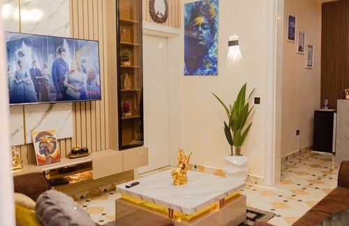 Orozo House | Discover Abuja’s Finest: Luxurious 3-Bedroom apartment with Kay&M Homes