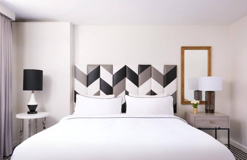 Norma Triangle Hotel | Discover an Elegant Lifestyle in LA! Pool, Pet-friendly, Near Hollywood Museum!