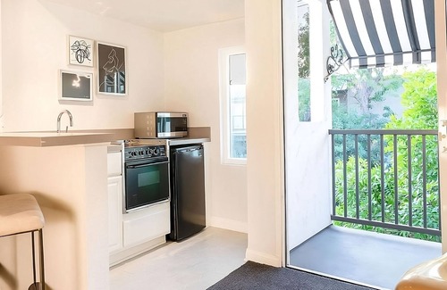 Norma Triangle Hotel | Discover Pizza Dough Pizzeria & Bar! Lovely Unit, Pet friendly