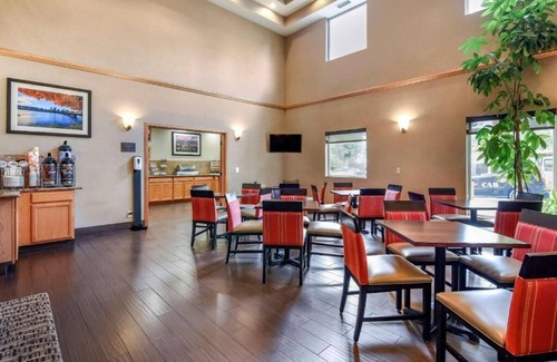 Parkrose House | Discover the Greater Portland Area from our warm and welcoming suites!
