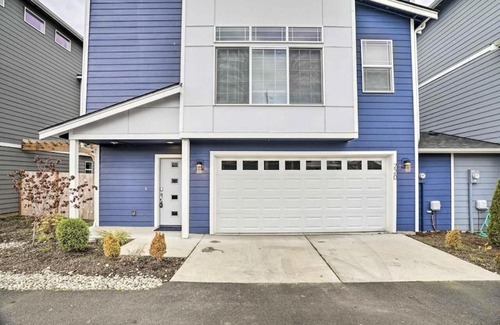 Monroe Villa | Discover the wonders of Monroe WA, Brand New Luxury, Private Yard & Mtn Views!