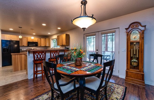 Superior Cabin | Discover tranquility in this upscale vacation rental nestled in Superior, MT