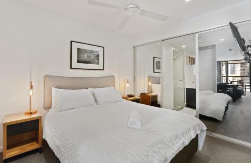 South Brisbane Apartment | Discover urban bliss in our 1-bedroom King bed apartment! City views and cultural gems