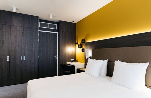 Weert Hotel | Discover Weert’s Best Spots from This Convenient Stay! Onsite Dining!