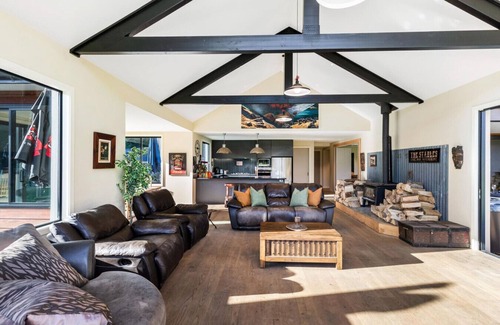 Arrow Junction House | Discover Your Ideal Kiwi Retreat in Queenstown