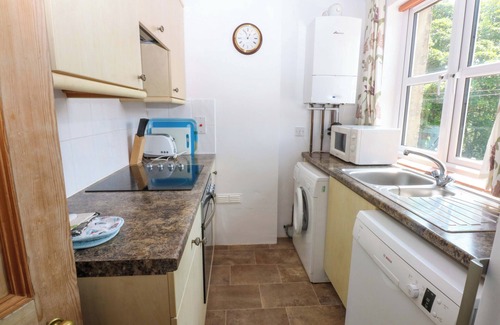 Garn Fadryn Cottage | DISGWYLFA, pet friendly, with open fire in Sarn Meyllteyrn