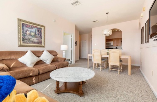 Windsor Palms Condo | Disney, Universal, Seaworld, Orlando,MCO Airport. No resort, parking, wi-fi fee