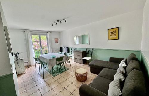 Chessy Apartment | Disney, very nice 2 bedrooms family apartment, wifi, NETFLIX 8 pers