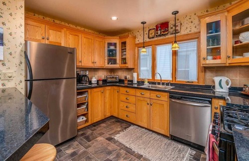 Kenmore House | ☀️ Disney + ☀️ Walk Score 72 ☀️ Parking
