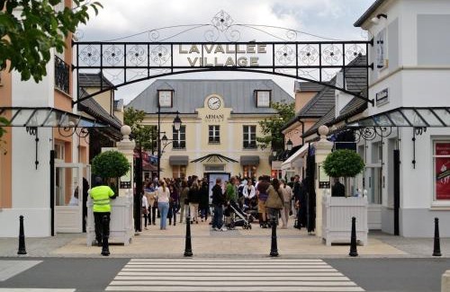 Thorigny-sur-Marne Apartment | DisneyLand - Paris 20min - Parking - 7 personnes