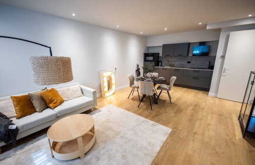 Hillegersberg-Zuid Apartment | Distinct 2 bedroom Serviced Apartment 84m2 -VP2D-
