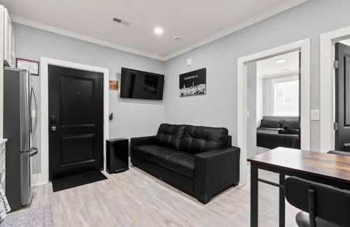 Kingman Park Apartment | District Getaway+2Bed+1 Bath Condo+Private Parking