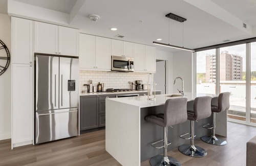 Sunnyside Condo | *Divine*City View Suite in Kensington *2Bed+2Bath