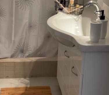 Lefkandi Apartment | DM home (sea view apartment)