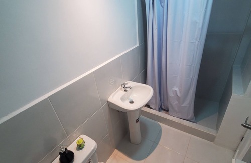 Huayna-Capac Apartment | DOBLE SUITE CON DIS KING BED 2 SOFA CAMAS EN LUJOSO Y SEGURO BARRIO DE CUENCA
