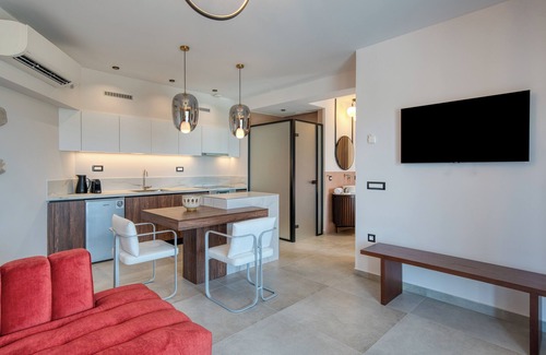 Exostis House | Doceo Refined Living Suite 2n