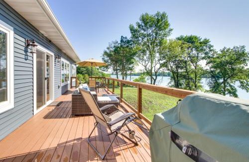 Alexandria House | Dock and Kayaks Alexandria Chain of Lakes Escape!
