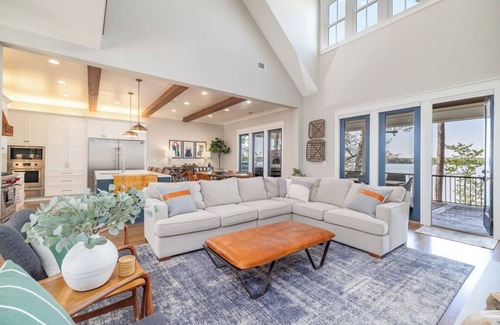 Wise House | Dock Holiday | Magnificent Main Lake Views | Hot Tub!