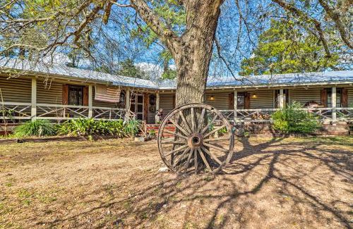 La Grange House | Dock on Lake Siesta Spacious La Grange Retreat!